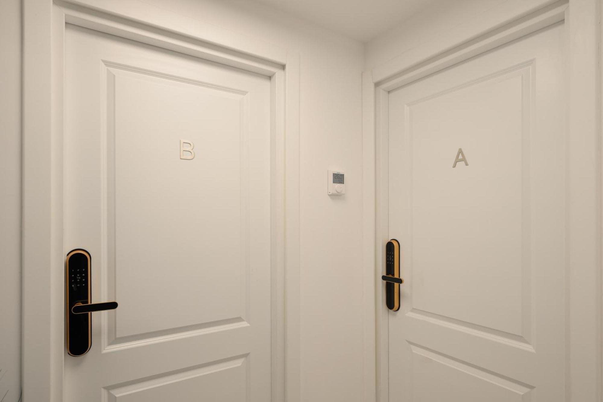 Royal - Luxury Apartment B - Old City - Victoriei Bukares Bagian luar foto